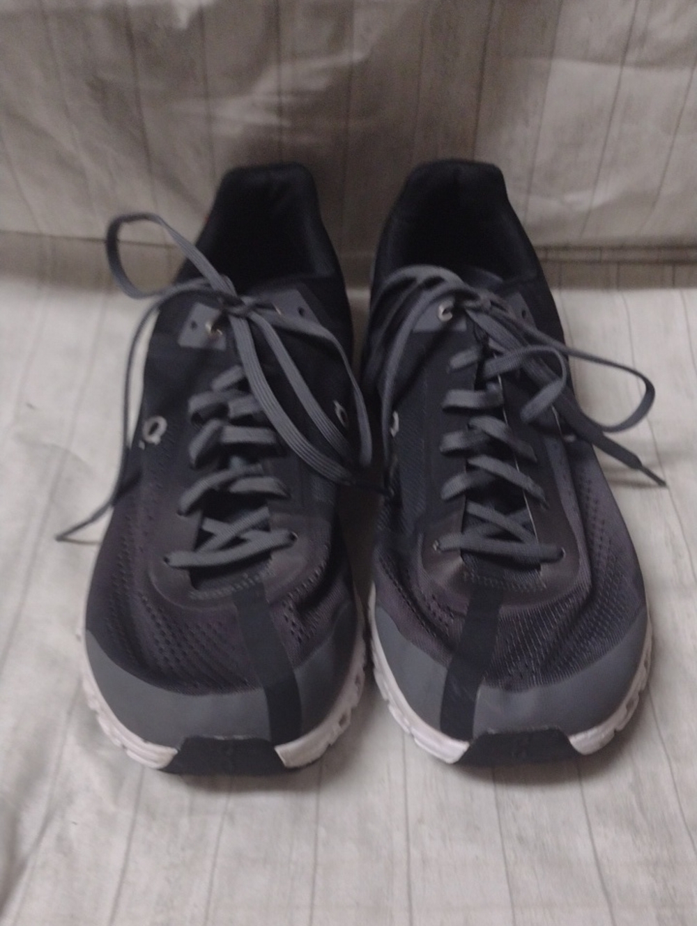 On Cloudtec Black And White Running Shoes (J1197)